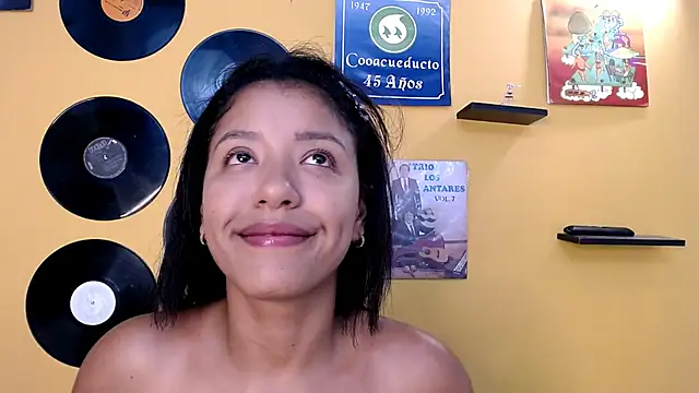 lilithevil32 online show from 05-18-26, 04:07