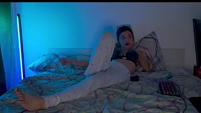 Snapshot of sweelexy chatting on 03-12-26, 05:35 sweelexy online show from 03-12-26, 05:35