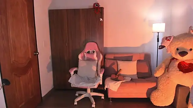 hi kiittyy online show from 04-05-26, 10:34