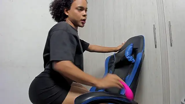 Snapshot of valeriahustooon chatting on 03-06-26, 11:12 valeriahustooon online show from 03-06-26, 11:12