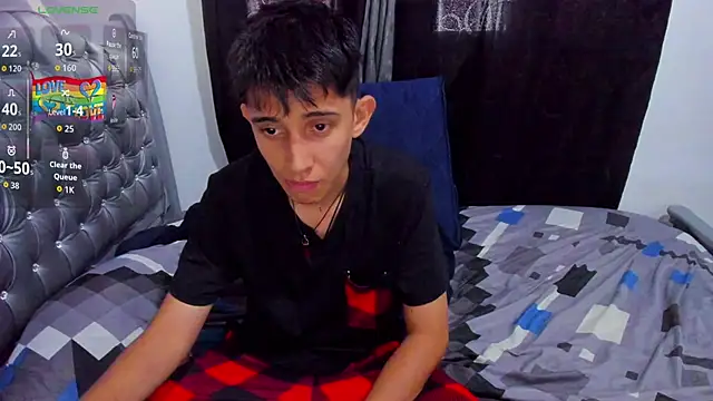 gomitaboy1 online show from 04-15-26, 06:04