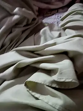 Snapshot of rockmen04 chatting on 03-08-26, 12:52 rockmen04 online show from 03-08-26, 12:52