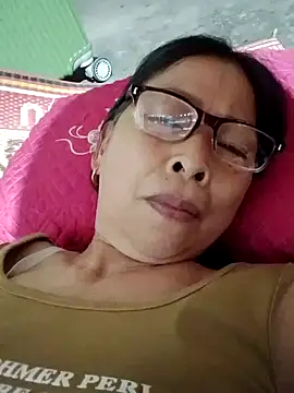 Snapshot of Sky-rain98 chatting on 05-17-26, 01:47 Sky-rain98 online show from 05-17-26, 01:47