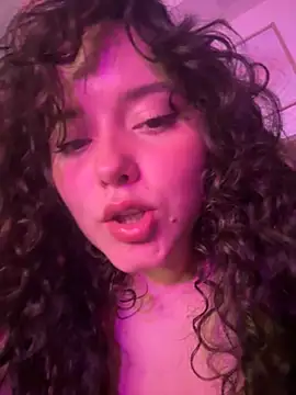 Snapshot of Ally_belle chatting on 06-12-26, 01:15 Ally belle online show from 06-12-26, 01:15