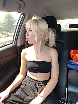 KissAurora  online show from 03-06-26, 06:54