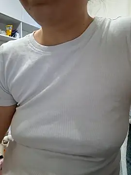 Emi hot1 online show from 04-10-26, 12:43