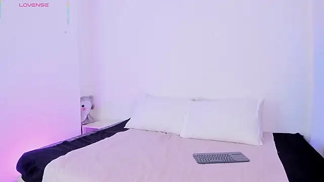 Eve-01 online show from 04-21-26, 07:28