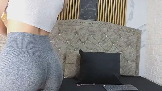LyraenBlue online show from 05-18-26, 06:25