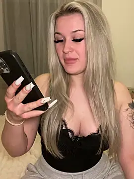 Snapshot of Lara-Gartner chatting on 03-12-26, 06:14 Lara-Gartner online show from 03-12-26, 06:14