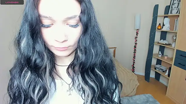 LynnCiprian online show from 04-15-26, 09:04