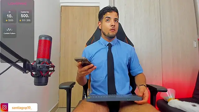 Snapshot of Alexx_Lord chatting on 05-29-26, 02:42 Alexx Lord online show from 05-29-26, 02:42
