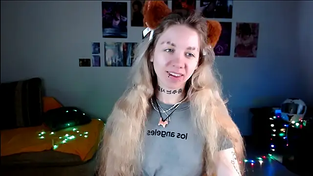 Nica Kawaii online show from 05-15-26, 01:18