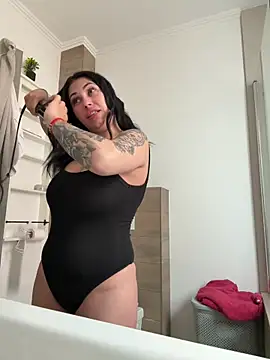 LunaSerenaX online show from 03-29-26, 12:05