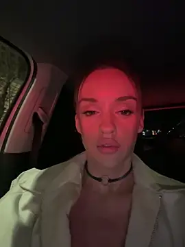KatieCutieXooo online show from 03-19-26, 06:01