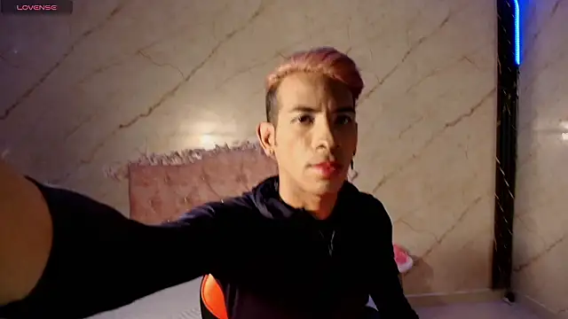 Snapshot of monserrat_petite chatting on 03-10-26, 02:44 monserrat petite online show from 03-10-26, 02:44