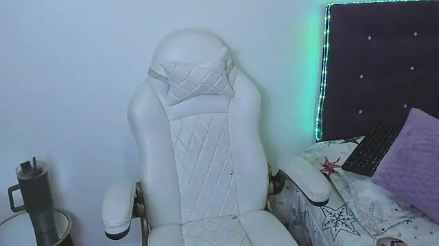 madelinesquirt online show from 04-24-26, 07:05