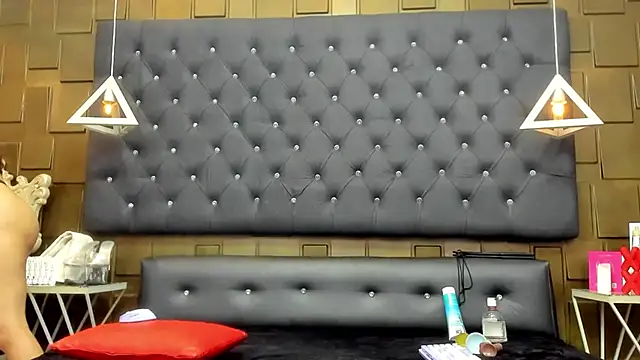 CaroBeltran online show from 04-25-26, 07:11