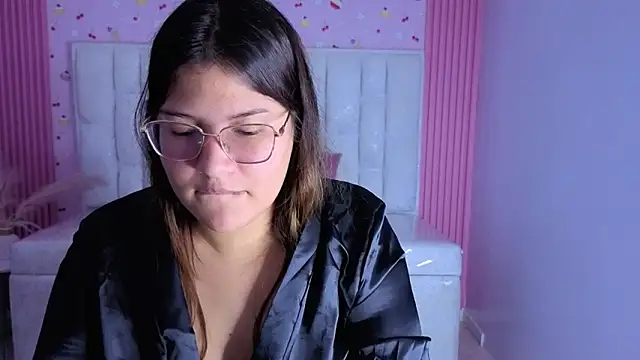 lucero s1 online show from 04-28-26, 03:11