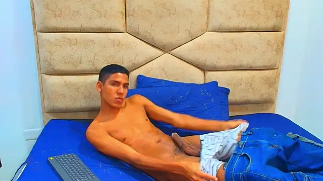 Snapshot of darkknight_xx chatting on 03-07-26, 08:39 darkknight xx online show from 03-07-26, 08:39