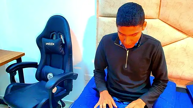 Snapshot of darkknight_xx chatting on 03-10-26, 07:30 darkknight xx online show from 03-10-26, 07:30