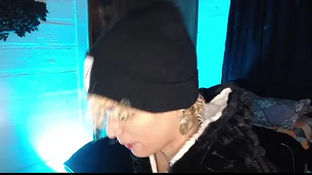 Lucke Ccollins online show from 04-09-26, 09:04