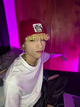 Lucke Ccollins online show from 04-28-26, 07:35