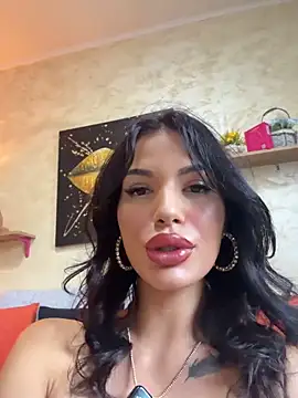 Snapshot of RaniaSnow chatting on 05-26-26, 03:35 RaniaSnow online show from 05-26-26, 03:35