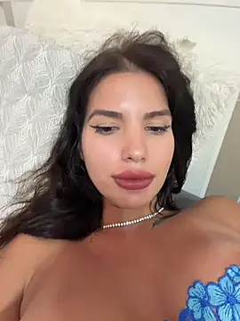Snapshot of RaniaSnow chatting on 07-25-26, 04:15 RaniaSnow online show from 07-25-26, 04:15