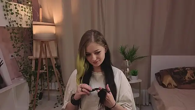 KarriePinilla online show from 03-13-26, 06:09