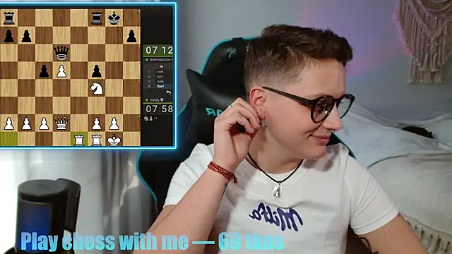 Snapshot of Emp4tic chatting on 03-08-26, 12:42 Emp4tic online show from 03-08-26, 12:42