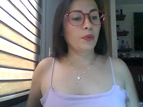 Snapshot of Erin_oficial chatting on 03-16-26, 05:06 Erin oficial online show from 03-16-26, 05:06
