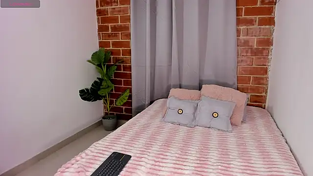 ashley hills  online show from 07-22-26, 02:14