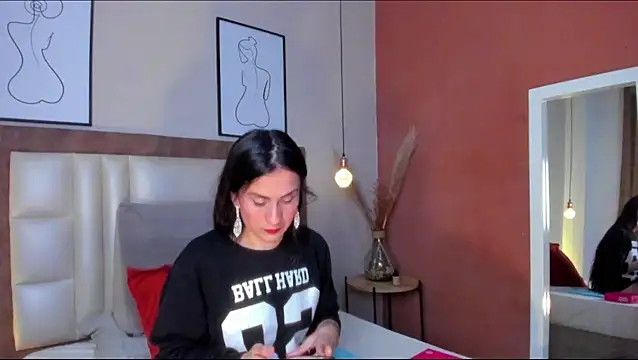 TinnaMoon online show from 04-12-26, 12:26