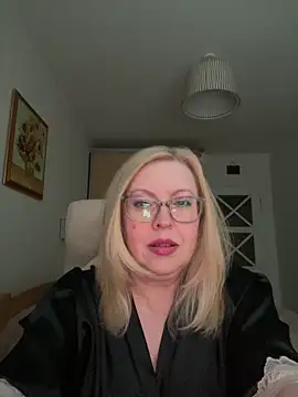 JanieLight53 online show from 04-15-26, 04:47