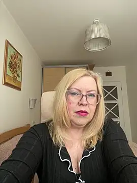 JanieLight53 online show from 04-17-26, 12:41