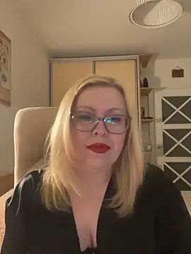 JanieLight53 online show from 04-19-26, 06:21