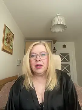 JanieLight53 online show from 04-25-26, 01:14