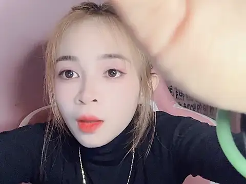 Snapshot of Odile068 chatting on 03-11-26, 06:03 Odile068 online show from 03-11-26, 06:03