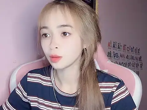 Snapshot of Odile068 chatting on 03-14-26, 04:23 Odile068 online show from 03-14-26, 04:23