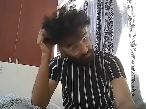 Snapshot of Madhu08fm chatting on 04-19-26, 08:46 Madhu08fm online show from 04-19-26, 08:46