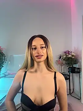 ScarletFlameee online show from 05-14-26, 05:47