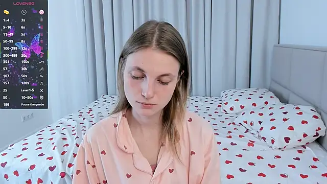 ErinnPieloch online show from 04-07-26, 07:36