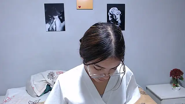 Snapshot of salome_ferrari chatting on 03-10-26, 06:24 salome ferrari online show from 03-10-26, 06:24