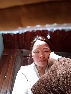 Yellow-pink online show from 04-26-26, 02:04