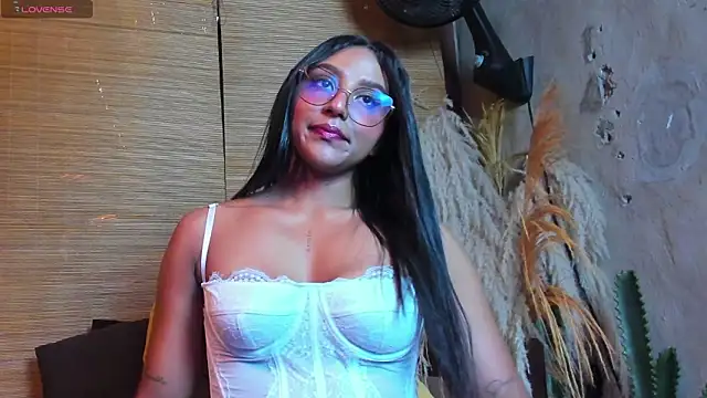 Snapshot of Victoria_Gonzalez chatting on 03-11-26, 11:27 Victoria Gonzalez online show from 03-11-26, 11:27