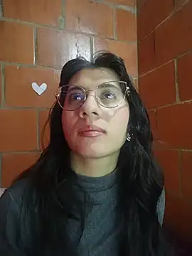 Snapshot of Amanda_x1 chatting on 05-13-26, 07:33 Amanda x1 online show from 05-13-26, 07:33