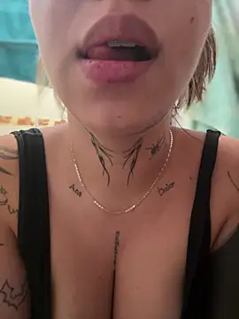 CarolQueen1  online show from 05-03-26, 12:44