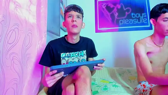 Desire Boys1 online show from 04-22-26, 07:26