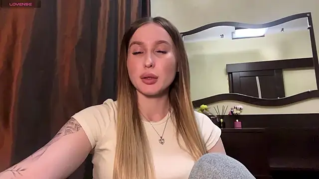 Snapshot of FrancieSteinbaugh chatting on 03-12-26, 02:23 FrancieSteinbaugh online show from 03-12-26, 02:23