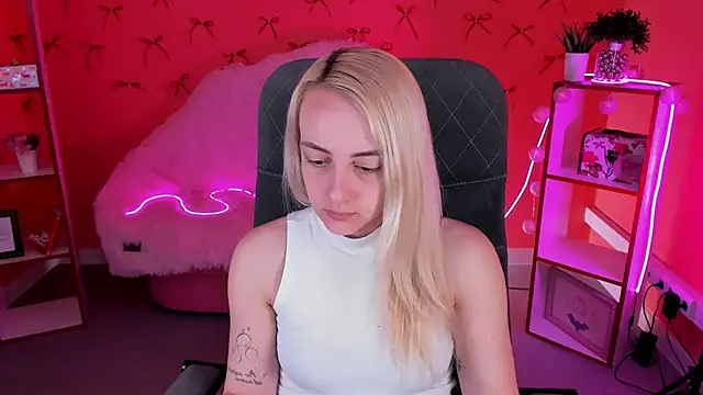 CarolMoor online show from 04-15-26, 09:16